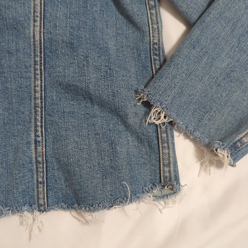 Old Navy MODIFIED Raw Hem Denim Trucker Jacket, Color Blue Size M - Picture 11 of 15